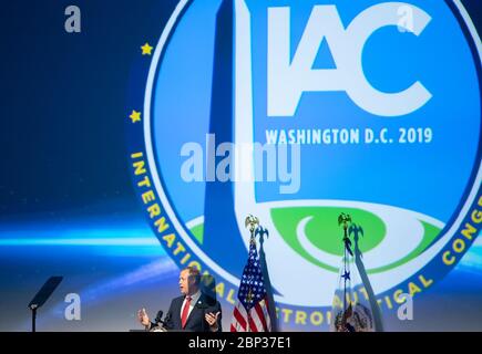 70. Internationaler Astronautical Congress NASA-Administrator Jim Bridenstine hält Bemerkungen über Vizepräsident Mike Pence während der Eröffnungszeremonie des 70. Internationalen Astronautical Congress, Montag, 21. Oktober 2019 im Walter E. Washington Convention Center in Washington. Stockfoto