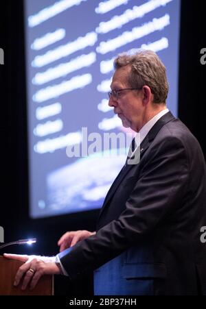 Am 21. Oktober 2019 hält der NASA-Chefwissenschaftler Jim Green im Rahmen der NASA-Kampagne eine Keynote-Rede über die Wissenschaft der NASA auf dem 70. Internationalen Astronautischen Kongress im Walter E. Washington Convention Center in D.C. Stockfoto