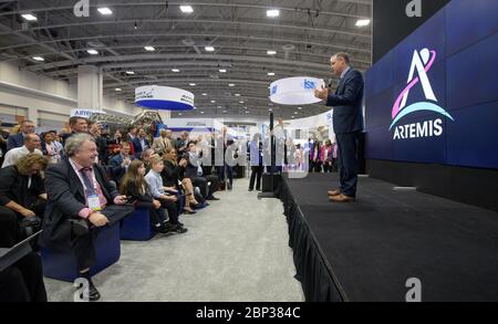 70. Internationaler Astronautical Congress NASA-Administrator Jim Bridenstine beantwortet Fragen während einer Medienverfügbarkeit auf dem 70. Internationalen Astronautical Congress, Donnerstag, 24. Oktober 2019, in Washington. Stockfoto