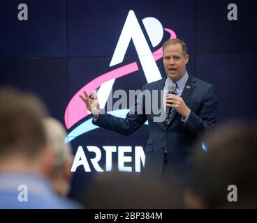 70. Internationaler Astronautical Congress NASA-Administrator Jim Bridenstine beantwortet Fragen während einer Medienverfügbarkeit auf dem 70. Internationalen Astronautical Congress, Donnerstag, 24. Oktober 2019, in Washington. Stockfoto