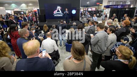 70. Internationaler Astronautical Congress NASA-Administrator Jim Bridenstine beantwortet Fragen während einer Medienverfügbarkeit auf dem 70. Internationalen Astronautical Congress, Donnerstag, 24. Oktober 2019, in Washington. Stockfoto