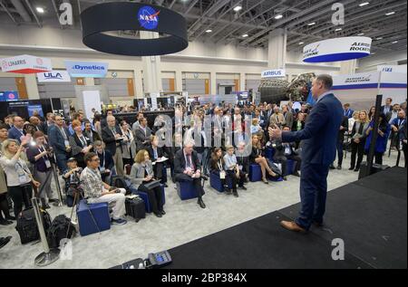 70. Internationaler Astronautical Congress NASA-Administrator Jim Bridenstine beantwortet Fragen während einer Medienverfügbarkeit auf dem 70. Internationalen Astronautical Congress, Donnerstag, 24. Oktober 2019, in Washington. Stockfoto