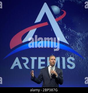 70. Internationaler Astronautical Congress NASA-Administrator Jim Bridenstine gibt ein Update über das Artemis-Programm der Agentur und die entscheidende Rolle internationaler Partnerschaften bei der Rückkehr von Astronauten zum Mond und auf dem Weg zum Mars auf dem 70. Internationalen Astronautical Congress, Freitag, 25. Oktober 2019, in Washington. Stockfoto