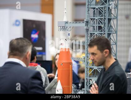 Ein Modell der NASA-Rakete wird auf dem 70. Internationalen Astronautischen Kongress am 25. Oktober 2019 im Walter E. Washington Convention Center in Washington, D.C. ausgestellt und zeigt die Fortschritte in der Weltraumforschung. Stockfoto