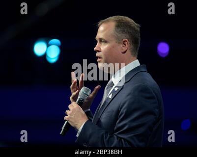 Am 25. Oktober 2019 präsentierte NASA-Administrator Jim Bridenstine auf dem 70. Internationalen Astronautischen Kongress ein Update über das Artemis-Programm und betonte die internationale Zusammenarbeit bei der Mission, Astronauten auf den Mond zurückzubringen und sich auf die Mars-Erkundung vorzubereiten. Stockfoto
