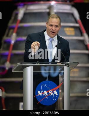 NASA-Administrator Jim Bridenstine diskutiert den Haushaltsvorschlag für das Haushaltsjahr 2021 während einer Adresse des US-Bundesstaates NASA, Montag, 10. Februar 2020, in der Einrichtung von Aerojet Rocketdyne im Stennis Space Center der NASA in der Nähe von Bay St. Louis, Mississippi. Stockfoto