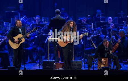 NASA feiert 60-jähriges Jubiläum mit National Symphony Orchestra Coheed und Cambria spielen beim "National Symphony Orchestra Pops: Space, The Next Frontier"-Event, das den 60. Jahrestag der NASA am Freitag, 1. Juni 2018 im John F. Kennedy Center for the Performing Arts in Washington feiert. Die Veranstaltung beinhaltete Musik, die von den Künstlern will.i.am, Grace Potter, Coheed &amp; Cambria, John Cho und Gast Nick Sagan, Sohn von Carl Sagan, inspiriert wurde. Stockfoto