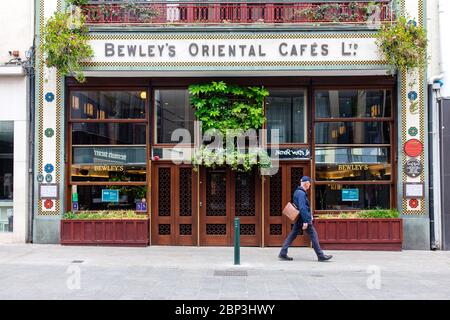 Fassade des historischen Bewley’s Cafés in der Grafton Street in Dublin Irland, das wegen der Covid-19-Sperre und hohen Mieten dauerhaft geschlossen wird. Stockfoto