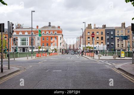 Dublin, Irland. Mai 2020. Begrenzte Anzahl und Verkehr im Stadtzentrum von Dublin und Geschäfte und Geschäfte wegen Covid-19 Pandemiebeschränkungen geschlossen. Stockfoto