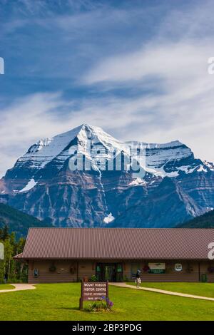 Besucherzentrum im Mount Robson Provincial Park in Britisch Columbia, Kanada. Der Mount Robson ist der prominenteste Berg in den kanadischen Rockies. Stockfoto