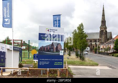 Docklands Housing Estate Sales Information Center, Stanley Road, Birkenhead. Keepmoat Homes Display Banner. Stockfoto