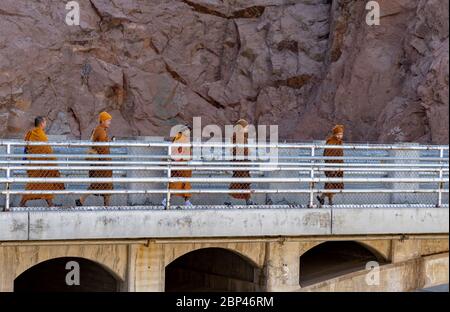 Blick auf die Mike OCallaghan-Pat Tillman Memorial Brücke am Hoover Dam im Black Canyon in Nevada. Stockfoto