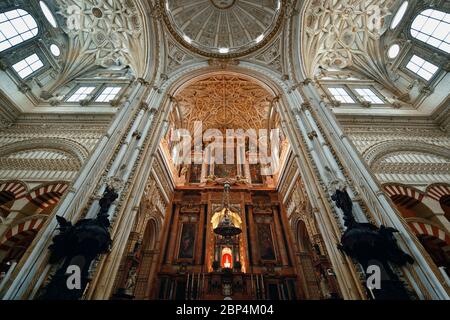 Super Decke Muster mit Innenansicht der Moschee-Kathedrale von Córdoba Spanien Stockfoto