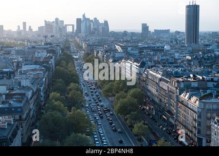 Charles de Gaulle Avenue und La Défense, Paris, Frankreich Stockfoto