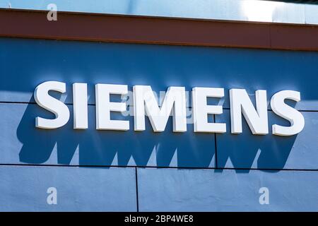 Siemens unterzeichnet bei der Niederlassung der Siemens AG in Silicon Valley - Campbell, CA, USA - 2020 Stockfoto