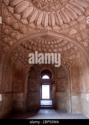 Blick auf ein Fenster des Mausoleums von safdarjung Grab in Neu-delhi Stockfoto