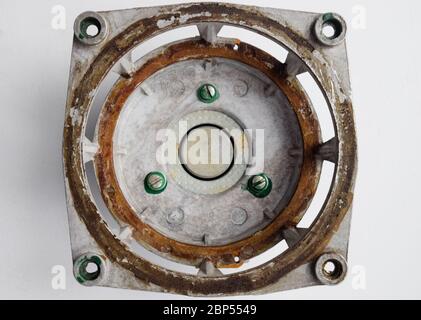 Das Magnetsystem des sowjetischen Lautsprechers 20gds-3. Zerlegter Mitteltöner. Stockfoto
