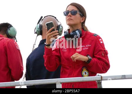 Captain Jenn Casey bei einer Performance der Royal Canadian Air Force Snowbirds auf der Airshow London im September 2019 in London, Ontario, Kanada. Stockfoto