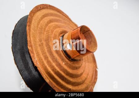 Das bewegliche System des Mitteltöners 20gds-3 der sowjetischen Produktion. Diffusor und Magnetspulenlautsprecher. Stockfoto