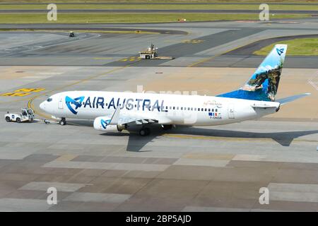 Air Austral Boeing 737 während Rückflug vor dem Flug nach Reunion in Französisch Übersee. 737-800 Flugzeuge F-ONGB am Flughafen Johannesburg in Südafrika. Stockfoto