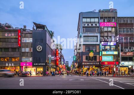 Taipei, Taiwan - 13. Mai 2020: Yongkang Street Night Market, berühmt für viele berühmte Restaurants und Snacks, wie din Tai fung Knödel, m Stockfoto