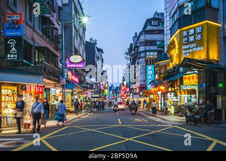 Taipei, Taiwan - 13. Mai 2020: Yongkang Street Night Market, berühmt für viele berühmte Restaurants und Snacks, wie din Tai fung Knödel, m Stockfoto