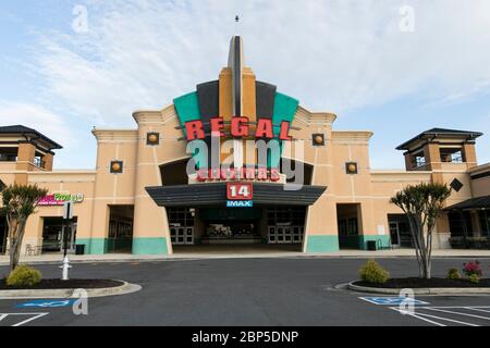 Ein Logo-Schild vor einem Regal Cinemas Kino Ort in Richmond, Virginia am 13. Mai 2020. Stockfoto