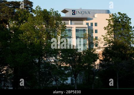 Ein Logo-Schild vor dem Inova Loudoun Hospital in Leesburg, Virginia am 13. Mai 2020. Stockfoto