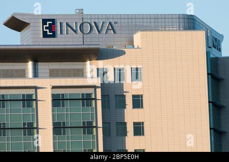 Ein Logo-Schild vor dem Inova Loudoun Hospital in Leesburg, Virginia am 13. Mai 2020. Stockfoto