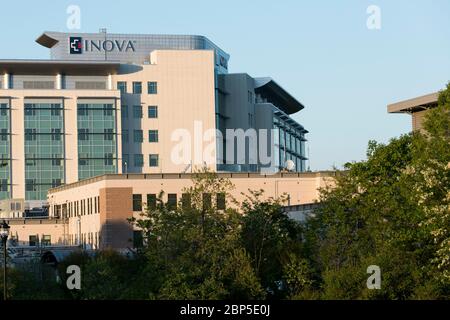 Ein Logo-Schild vor dem Inova Loudoun Hospital in Leesburg, Virginia am 13. Mai 2020. Stockfoto