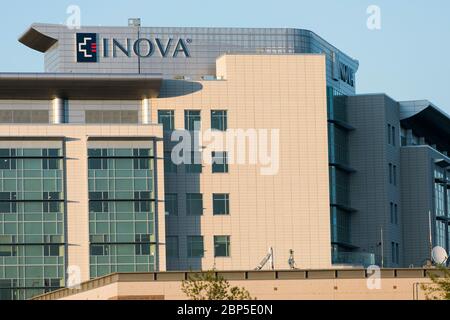 Ein Logo-Schild vor dem Inova Loudoun Hospital in Leesburg, Virginia am 13. Mai 2020. Stockfoto