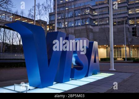 Der Hauptsitz des globalen Zahlungstechnologie-Unternehmens VISA, Inc. In Foster City, Kalifornien, am Abend. Stockfoto