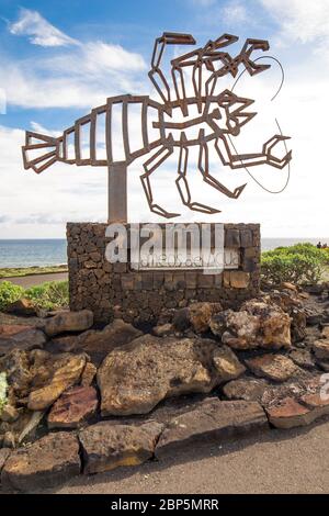 LANZAROTE, SPANIEN - 29. NOVEMBER 2016: Menschen am Jameos del Agua, Teil eines 6 km langen Lavarohres, der vor etwa 4,000 Jahren entstand, als die Montana Stockfoto