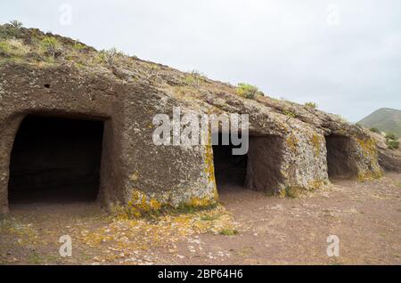 Cuatro Puertas Höhlen in Montaña Bermeja Berg, Telde, Gran Canaria Stockfoto