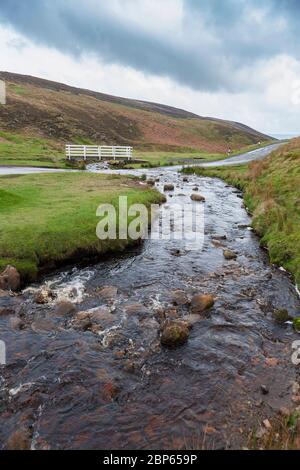 Der ford in Fore Gill Gate, North Yorkshire, England: Berühmt gemacht durch die Vorspann-Credits der 70er Jahre TV-Serie 'All Creatures Great and Small' Stockfoto