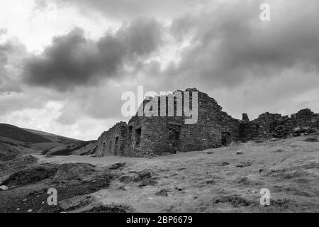 Rooftless Ruins of Surrender Lead Smelled Mill, Mill Gill, North Yorkshire, England, UK: Ein geplantes Denkmal und denkmalgeschütztes Gebäude der Klasse II. S/w-Version Stockfoto