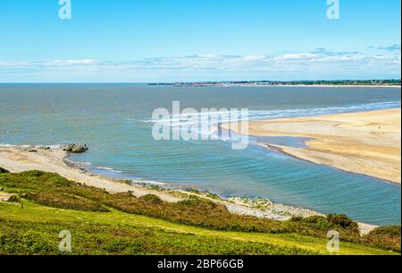 Die Flussmündung von Ogmore und Ogmore an der Glamorgan Heritage Coast South Wales an einem sonnigen und warmen Frühlingstag im Mai. Stockfoto