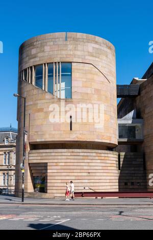 National Museum of Scotland von der Ecke Chambers Street und George IV Bridge in Edinburgh, Schottland, Großbritannien Stockfoto