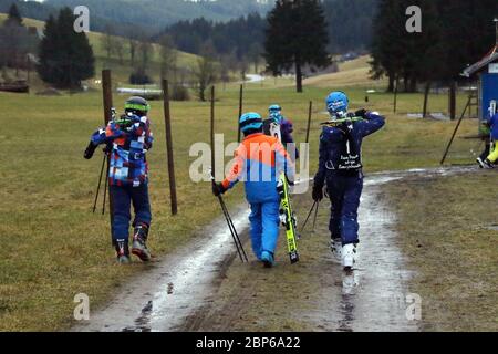 Jugendzüge für Olympia Alpin 2020 Stockfoto