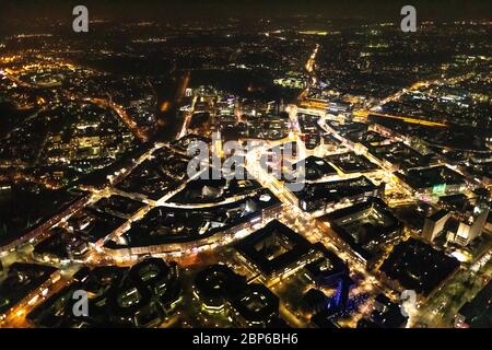 Luftaufnahme der Bochumer Innenstadt mit Weihnachtsmarkt, Nachtflug über Bochum, Bochum, Ruhrgebiet, Deutschland Stockfoto