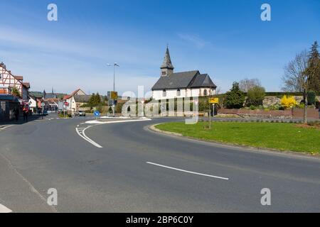 NEUSTADT (Hessen), Deutschland - 19 April, 2015: Gebäude und Straßen einer Provinzstadt. Stockfoto