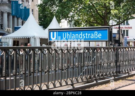 BERLIN - Juni 05, 2016: städtische U-Bahn Station im Zentrum der Stadt (U-Bahn) - Ulandstrasse. Stockfoto