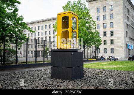 BERLIN - Mai 01, 2019: Berlin Phone Booth Memorial Park. Stockfoto