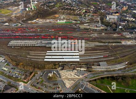 Luftaufnahme, Wanne-Eickel Hauptbahnhof, Bahnhofsvorplatz, Bahnhofsgebäude, Wanne-Eickel Güterbahnhof, Gleise, Herne, Ruhrgebiet, Nordrhein-Westfalen, Deutschland Stockfoto