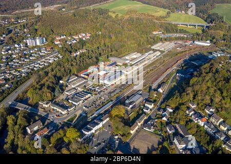 Luftaufnahme, Bahnhof Arnsberg (Westf), Industriegebiet zu den Werkstätten, Arnsberg, Sauerland, Nordrhein-Westfalen, Deutschland Stockfoto