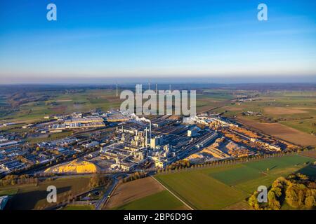 Luftaufnahme, Egger Holzwerkstoffe Brilon GmbH & Co. Kg, Brilon, Sauerland, Nordrhein-Westfalen, Deutschland Stockfoto