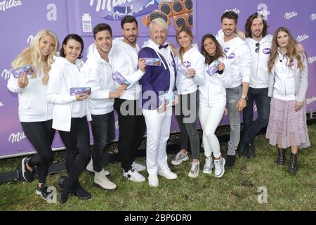 Aneta Sablik, Oana Nachiti, Luca Haenni, Leonard Freier, Ross Antony, Nadine Klein, Sarah Lombardi, Thore Schoelermann, Gil Ofarim und Cathy Hummels, Milka Charity Blobbing-Event am Stadtparksee, Hamburg, 22.05.2019 Stockfoto