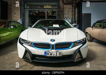 BERLIN, 11. Mai 2019: Plug-in-Hybrid Sportwagen BMW i8. 32Th Berlin-Brandenburg Oldtimer Tag. Stockfoto