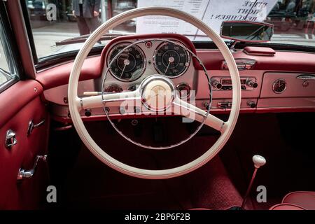 BERLIN - Mai 11, 2019: das Innere von Sportwagen Mercedes-Benz 190 SL, 1958. 32Th Berlin-Brandenburg Oldtimer Tag. Stockfoto