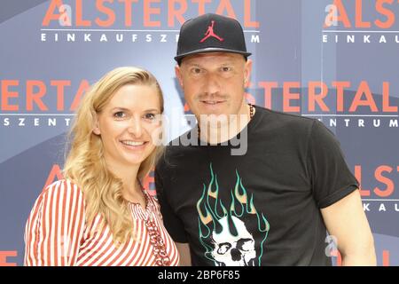 Janine Mehner, Ivan Klasnic, Talk und Autogrammstunde mit Ivan Klasnic, AEZ Alstertaler Einkaufszentrum Hamburg, 02.06.2019 Stockfoto